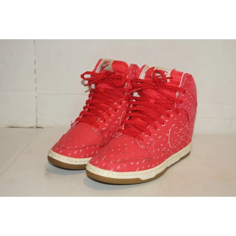 Nike Dunk Sky Hi Women's Size 8.5 Hidden Wedge Heel Shoes Red 543258-600